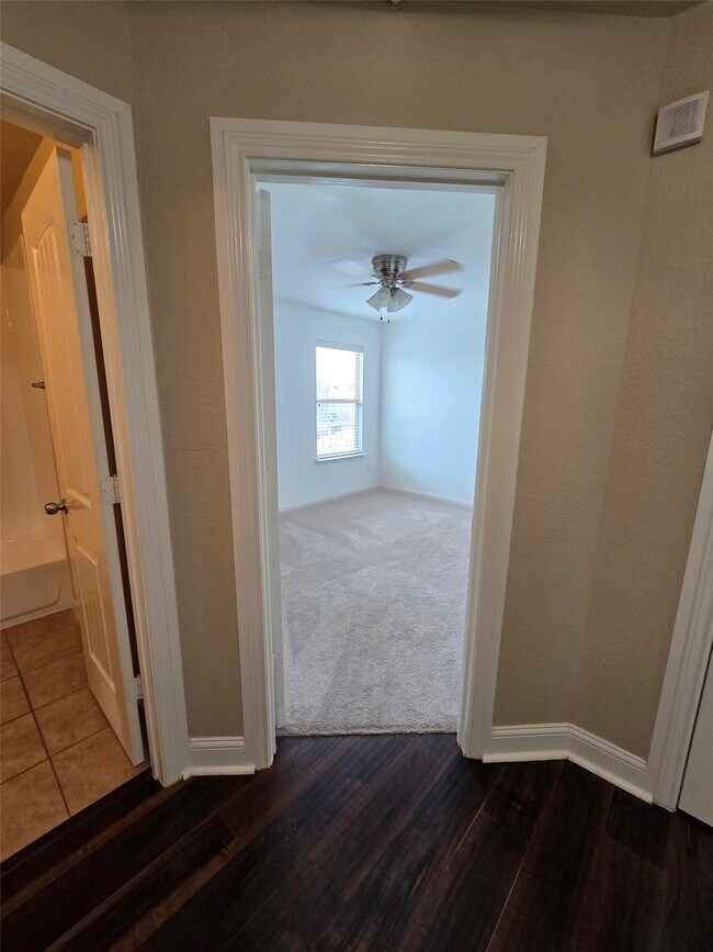 Building Photo - 6119 Grassy Haven Ln