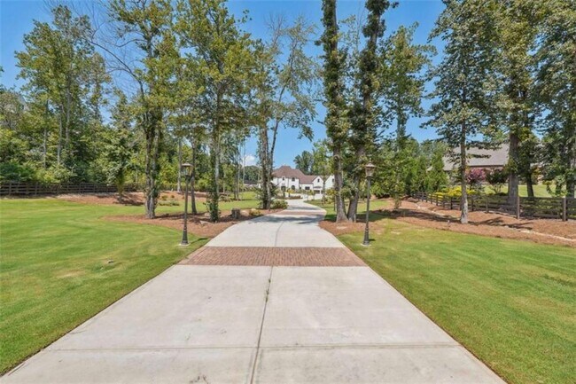 Building Photo - 2242 Shoal Creek Rd