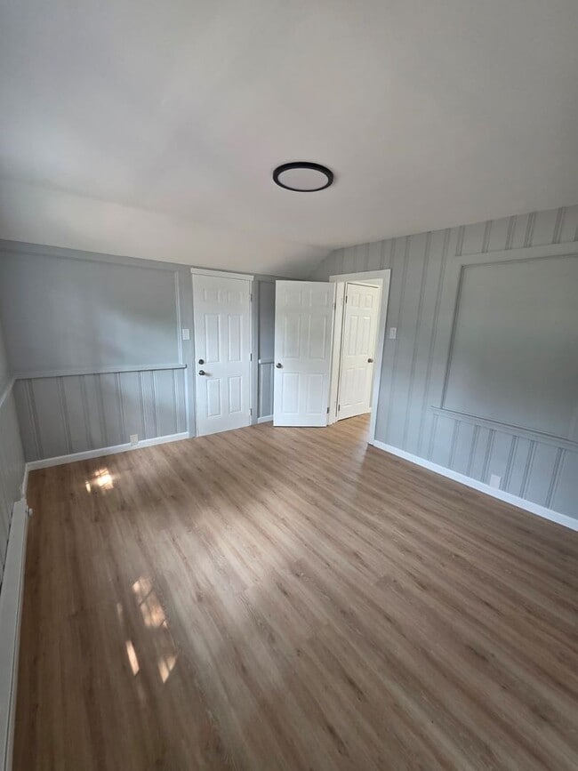 Building Photo - Brand New Renovated Cozy home