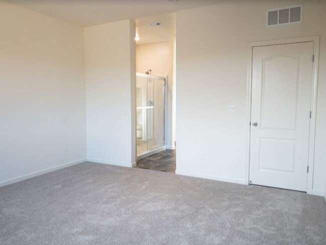 Building Photo - 4264 Lasalle Dr