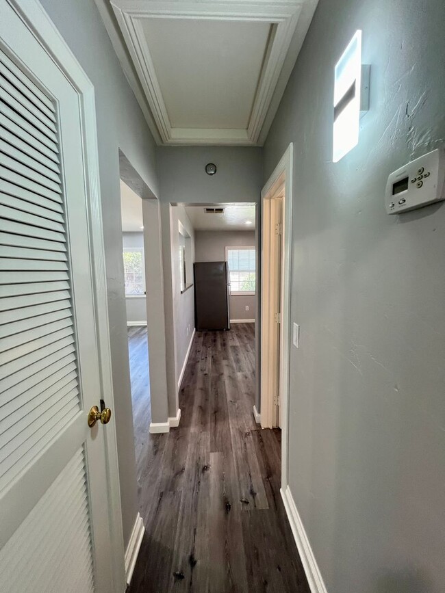 Building Photo - Beautiful Remodeled 1-Bedroom Cottage w/Central A/C and Parking in Hillcrest