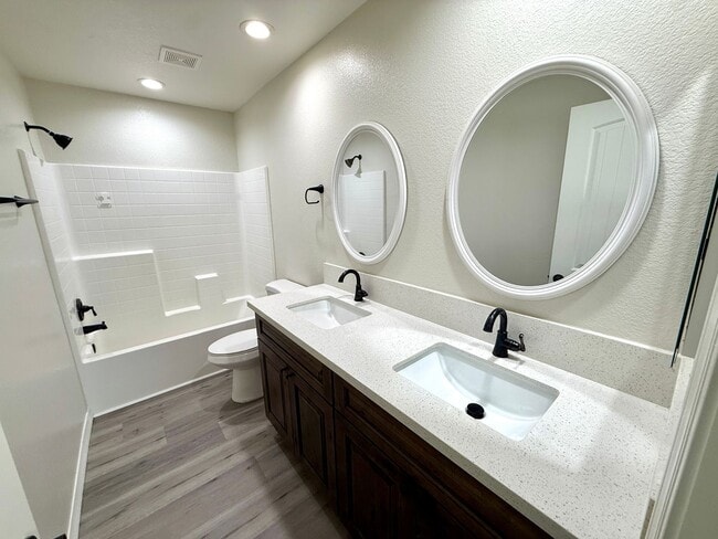 Building Photo - Modern 3 Bed, 2 Bath Home with Open Floor Plan & New Flooring – Fort Mohave- Available Now!