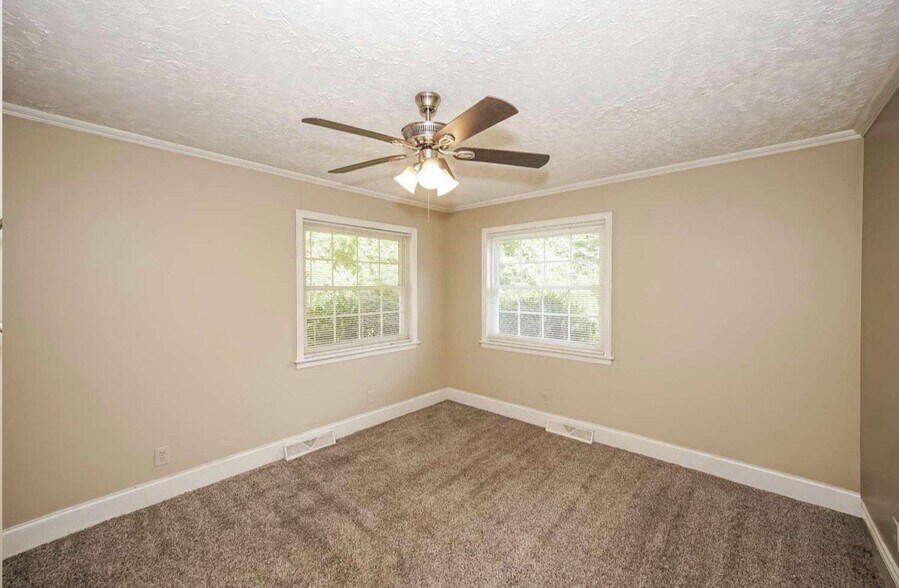 Building Photo - 208 N Milford Dr