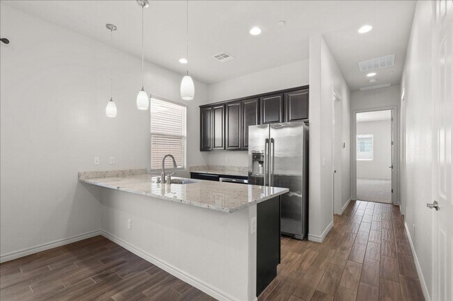 Building Photo - Fabulous Home with NexGen Sutie!