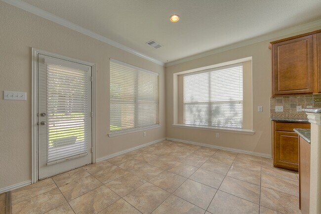 Building Photo - 10 Quillwood Pl