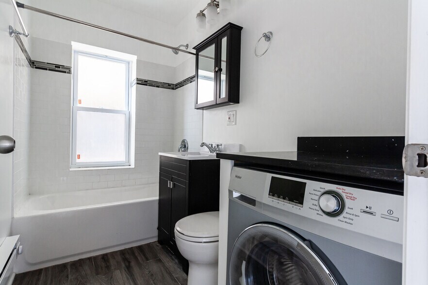 Building Photo - 839 W Cornelia Ave