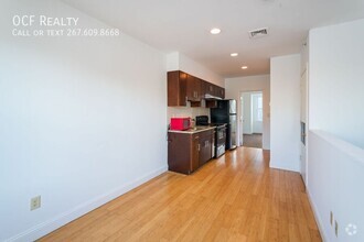 Building Photo - Three Bed Temple Apartment