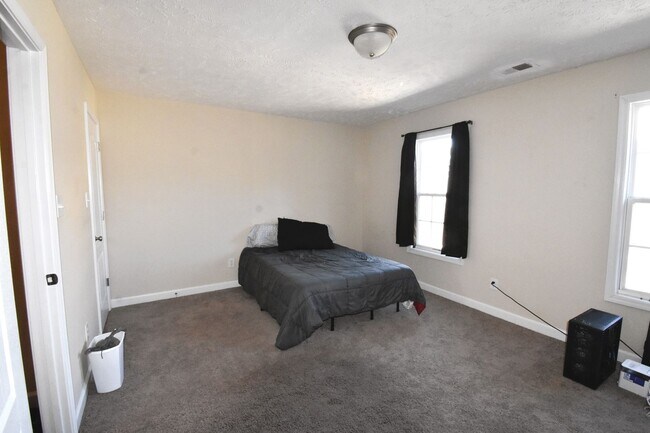 Building Photo - Coming Soon~ 3 Bedroom 2.5 Bathroom Townhome~ Large Corner Lot
