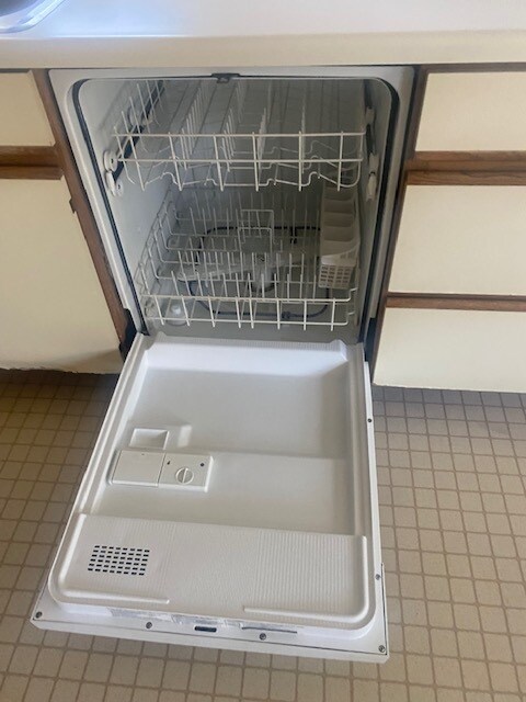 Dishwasher - 922 9th Ave SE