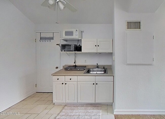 Building Photo - 3042 E Cumberland Ct