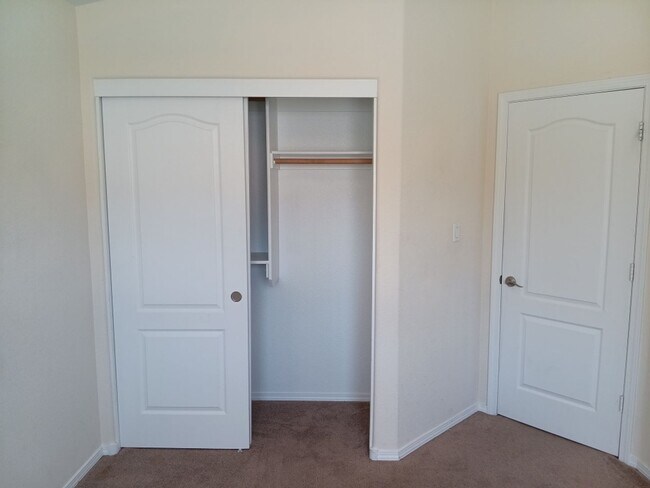 Building Photo - 3 Bedroom, 3 Bathroom Home! Schedule a Showing Today!