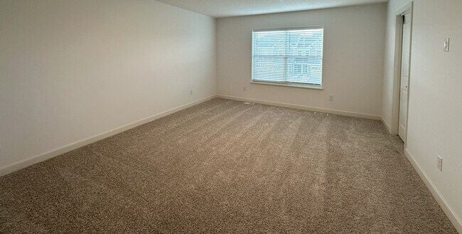 Building Photo - 2154 Tyrone Dr