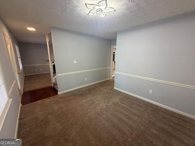 Building Photo - 212 Regal Way W