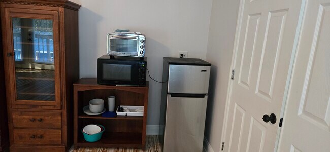 3/4 size fridge/freezer - 6542 Sherry Ln