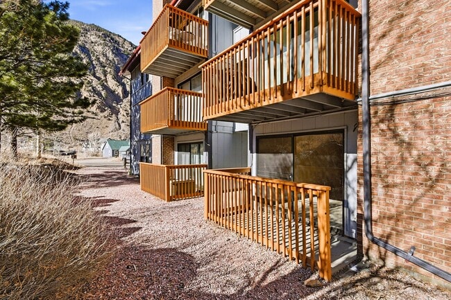 Building Photo - 1901 Clear Creek Dr