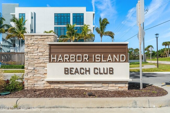 Building Photo - 225 Strand Dr