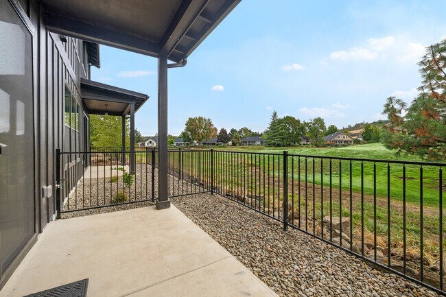 Building Photo - 109 Golf View Dr