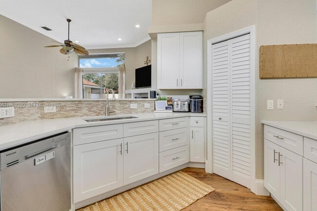 Building Photo - 6995 Cypress Cove Cir