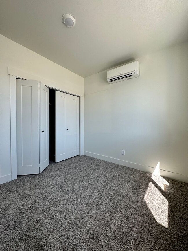 Building Photo - Gorgeous brand new build PET FRIENDLY house