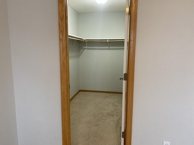 Building Photo - 860 Independence Dr