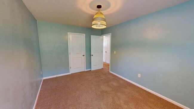Building Photo - 4 Bedrooms w/ Privacy Fence & Community Pool!