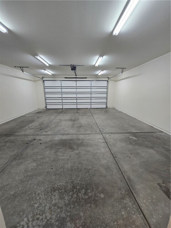 Building Photo - 417 Chablis Ct