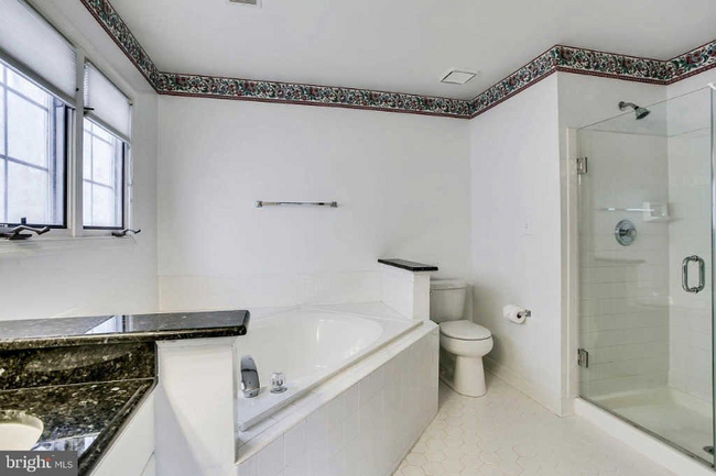 Building Photo - 5705 Flagler Dr
