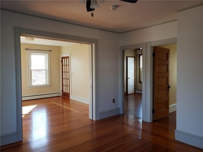 Building Photo - 40 E Barrows St