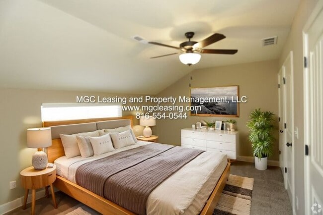 Building Photo - Eagle Creek Townhome with primary bedroom and bath on 1st level! June Specials Available