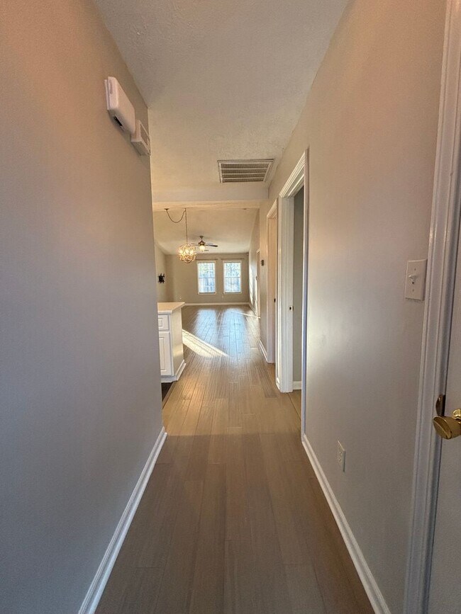 Building Photo - AVAILABLE NOW- LOW MAINTENANCE, MOVE-IN READY PATIO HOME IN NE COLUMBIA!!