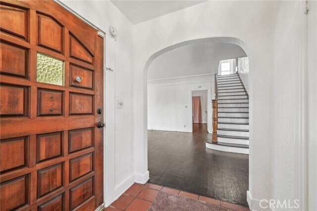 Building Photo - 3098 N Arrowhead Ave