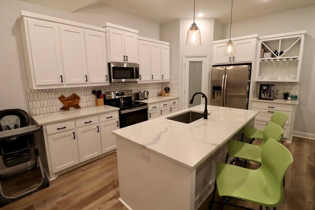 Building Photo - 2009 Toronto St