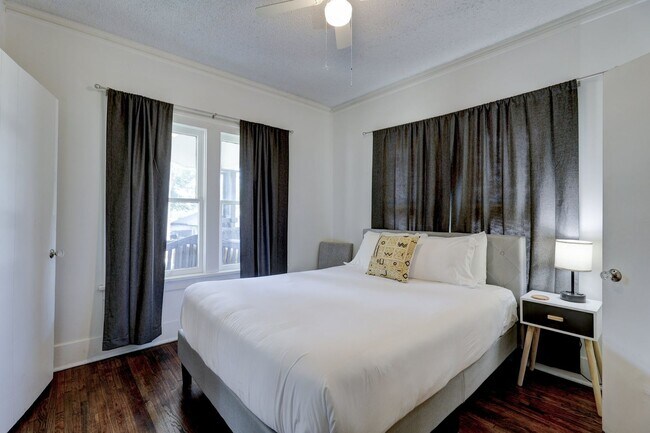 Building Photo - Fully Furnished in Owen Park!