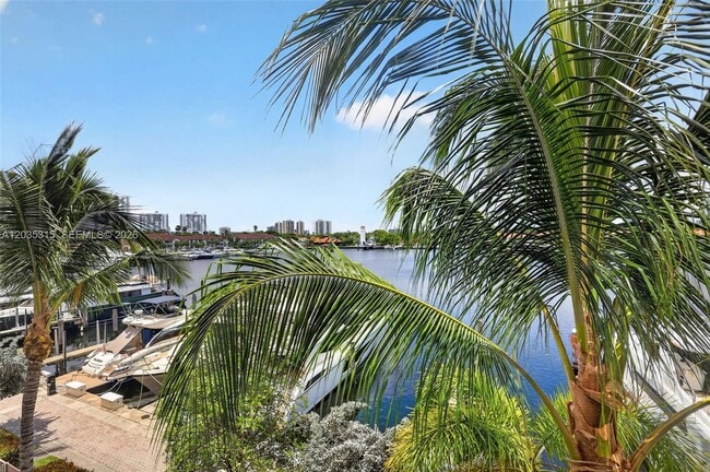 Building Photo - 3750 Yacht Club Dr