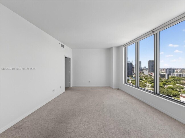 Building Photo - 601 NE 36th St