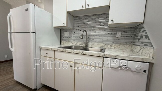 Building Photo - 4621 Prescott Ave