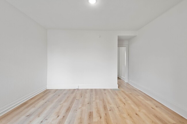 Building Photo - MOVE IN TODAY! GORGEOUS 2-bedroom in DORMO...
