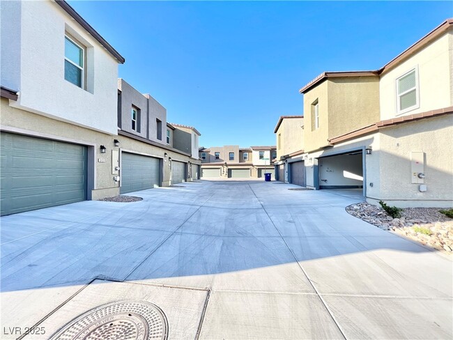 Building Photo - 9128 Rocky Raccoon St