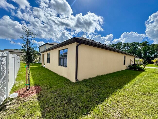 Building Photo - 490 Seaspray Dr