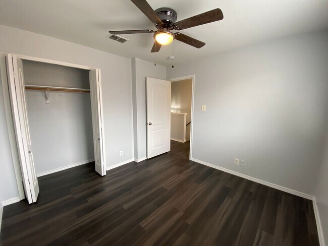 Building Photo - Newly Remodeled!