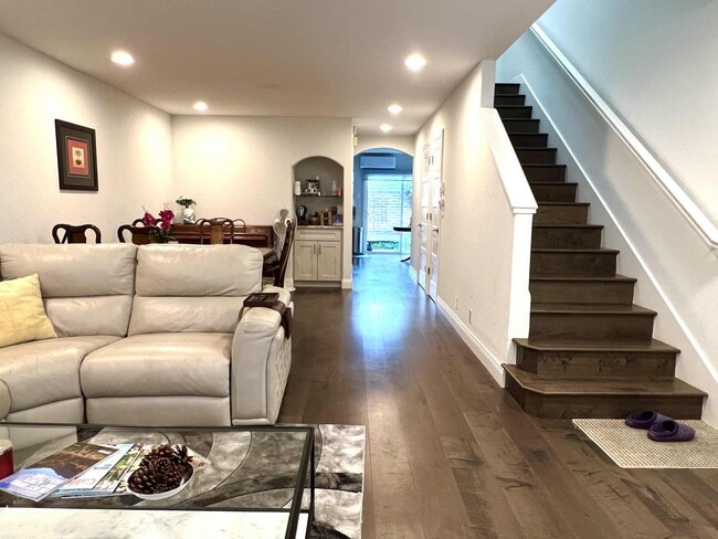 Building Photo - 870 Fremont St