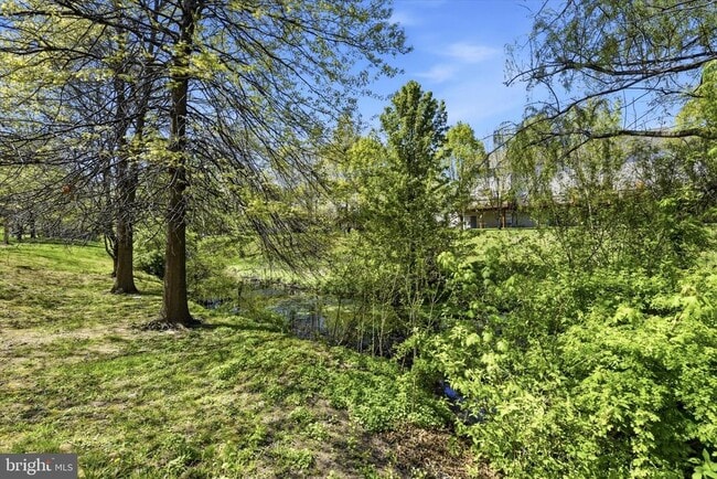 Building Photo - 248 Roosevelt Ave