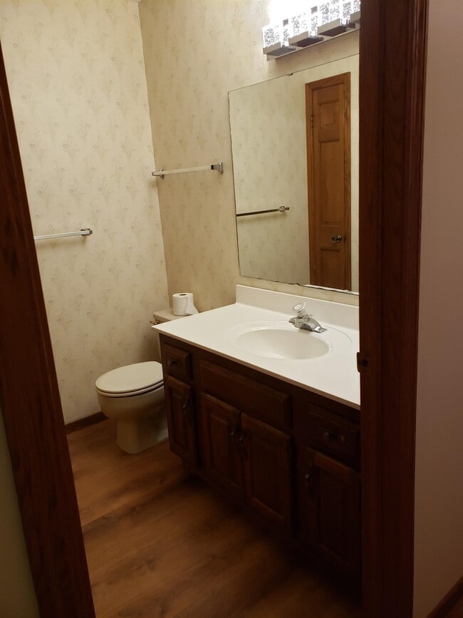 Building Photo - 7618 Westchester Dr