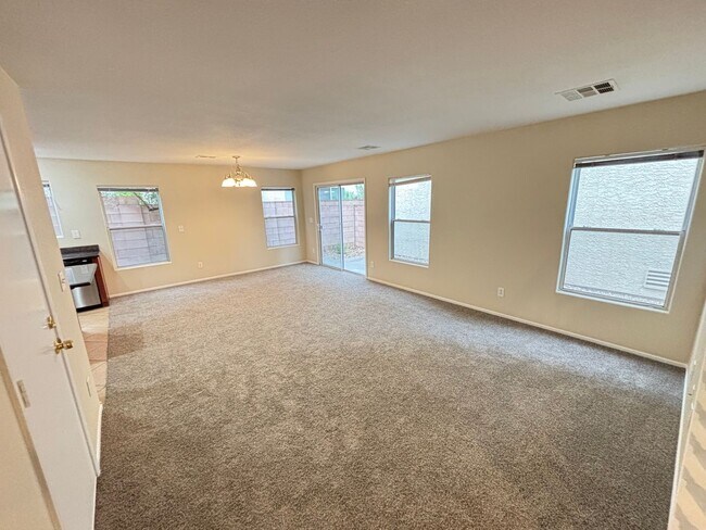 Building Photo - Beautiful 3 bedroom / 2.5 bath home!