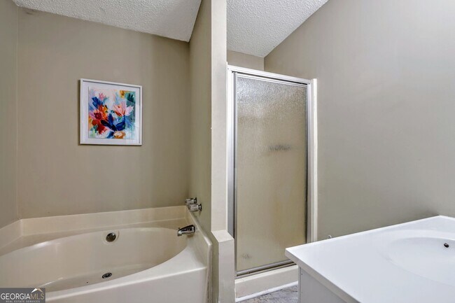 Building Photo - 221 Remington Ln
