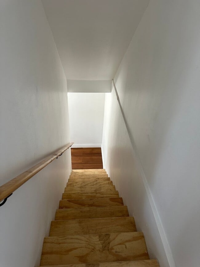 Building Photo - Newly Renovated, Spacious Home! W/D Hook-Up, Close to JHU, KKI and Public Transportation! Availab...