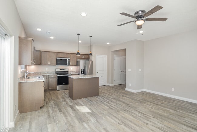 Building Photo - 501 Station Ct