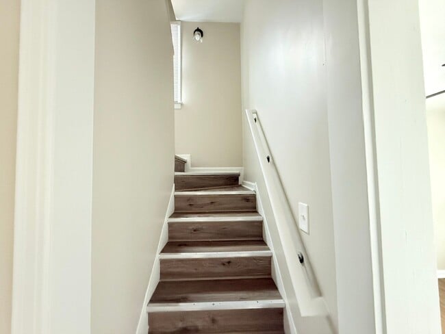 Building Photo - Renovated 3-Bedroom Home – We Welcome Sect...