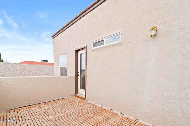 Building Photo - 12564 Paseo Alegre Dr