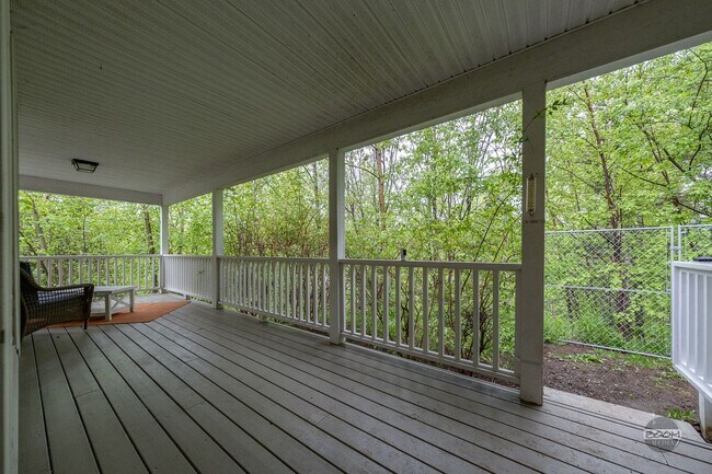 Building Photo - Charming Palmer Home!